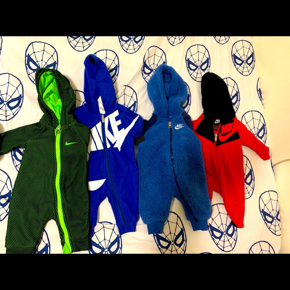 4 NEWBORN NIKE ONESIES
